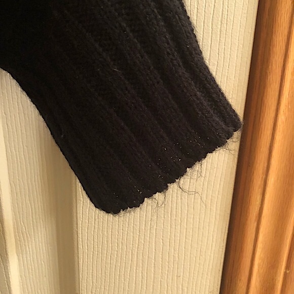 Seductions Cocoon Knit Sweater - Picture 11 of 12